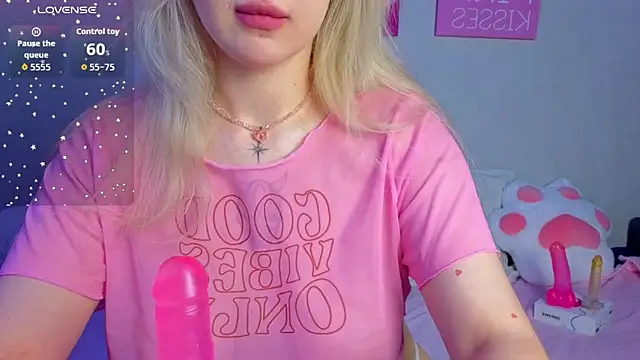 Snapshot of BlondieSummer chatting on June 10, 2026, 6:07 pm BlondieSummer online show from June 10, 2026, 6:07 pm