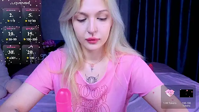Snapshot of BlondieSummer chatting on June 20, 2026, 5:38 pm BlondieSummer online show from June 20, 2026, 5:38 pm