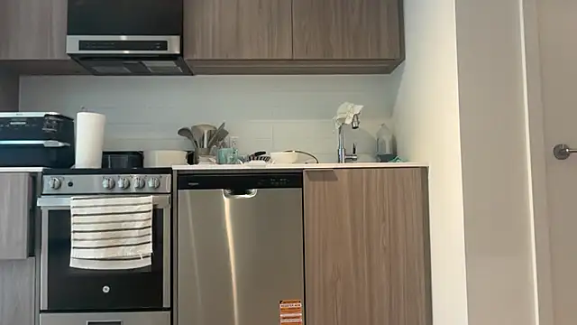 bendlikebanana   online show from March 31, 2026, 5:24 pm