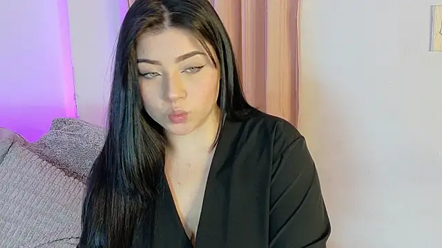 Snapshot of CamilaRougee chatting on April 4, 2026, 5:10 pm CamilaRougee online show from April 4, 2026, 5:10 pm