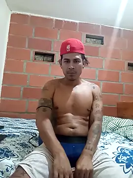 carlosmgu111 online show from May 1, 2026, 12:26 am