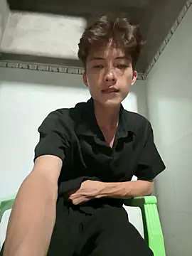Nguyencuong1999 online show from May 12, 2026, 7:22 pm