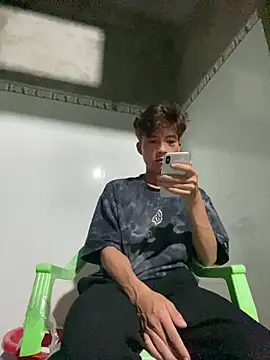Nguyencuong1999 online show from May 15, 2026, 3:19 pm