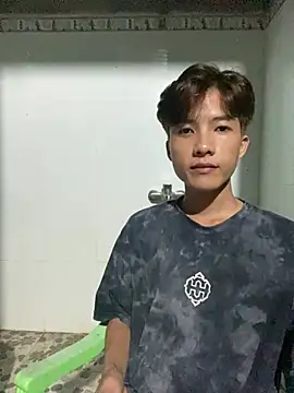 Nguyencuong1999 online show from May 16, 2026, 2:49 pm