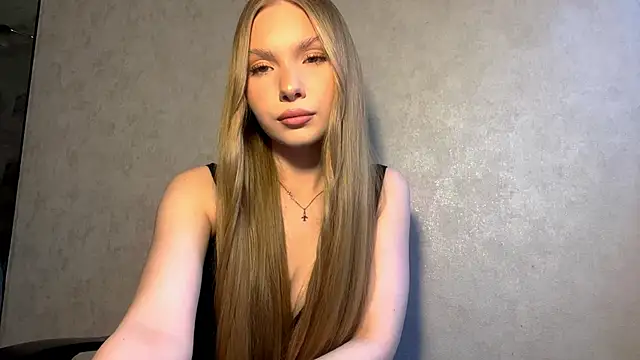 CarolineNine online show from April 10, 2026, 2:22 pm