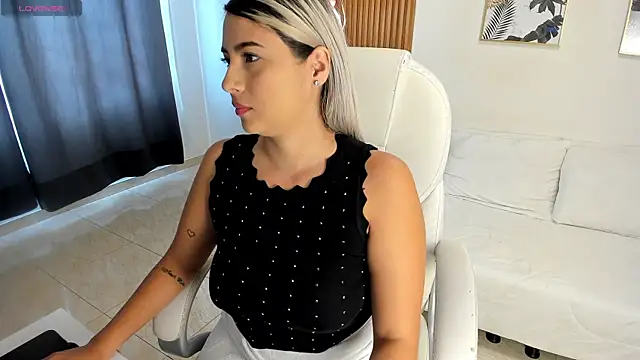 shadixa Luxxx online show from April 7, 2026, 1:44 pm