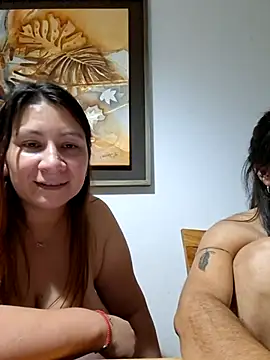 Gia-and-Lara online show from April 9, 2026, 12:32 am
