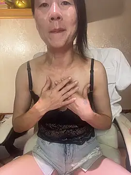 lilysister66 online show from April 16, 2026, 3:24 pm