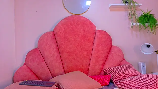 StarrMoon   online show from May 12, 2026, 8:11 am