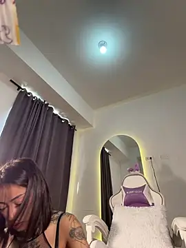 Ellelie 77 online show from April 4, 2026, 2:25 pm