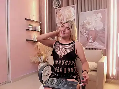 Snapshot of your_sissytrans chatting on May 5, 2026, 11:24 pm your sissytrans online show from May 5, 2026, 11:24 pm