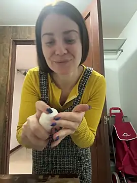 natashakinski online show from April 3, 2026, 5:55 pm