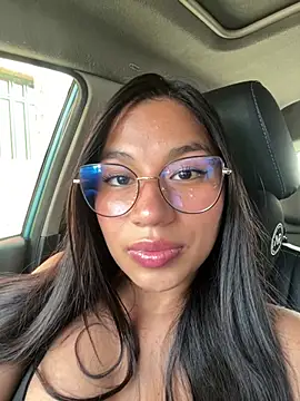 breenda01 online show from April 6, 2026, 8:54 pm