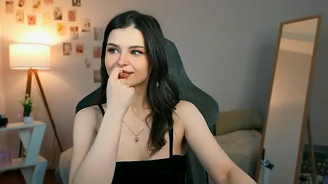 rebbekkakowalski online show from March 31, 2026, 3:19 am