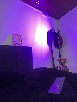 Miia coollins online show from April 21, 2026, 4:01 pm
