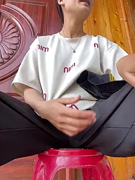 Jolinie online show from April 8, 2026, 2:33 am