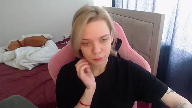 TenderChloe online show from June 8, 2026, 8:58 am