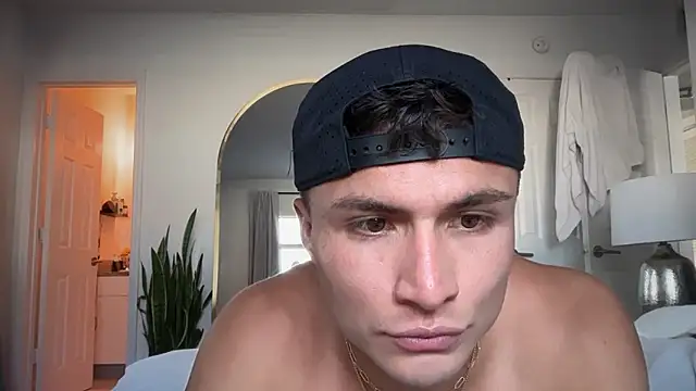 nicoferraroxx online show from March 22, 2026, 9:07 pm