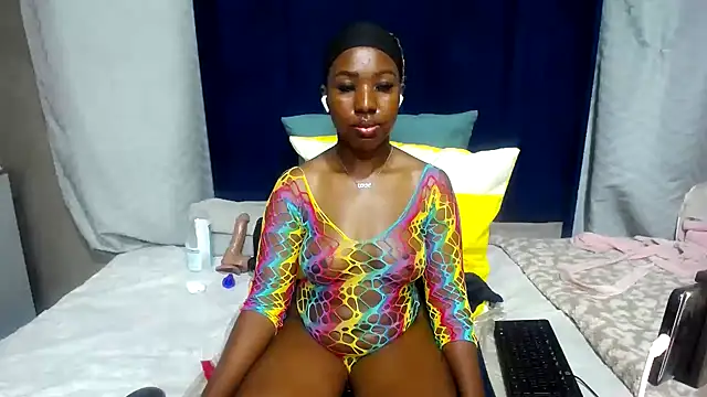 Candylips22 online show from May 19, 2026, 1:56 am