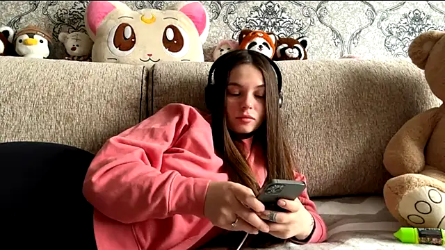 ThedaStrevell online show from March 27, 2026, 7:03 am