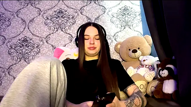 ThedaStrevell online show from March 29, 2026, 7:08 am