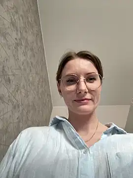 FReyja 44 online show from April 15, 2026, 12:12 pm