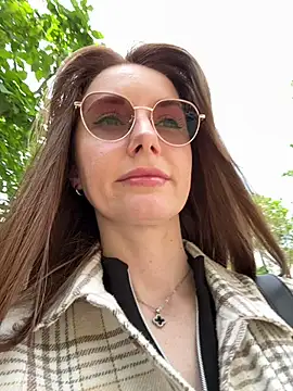FReyja 44 online show from May 6, 2026, 9:25 am