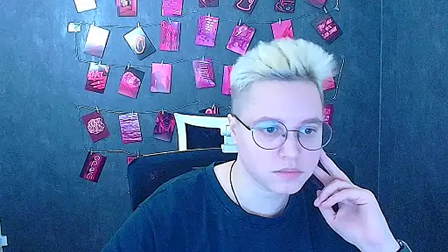 Snapshot of Bella_lla chatting on March 23, 2026, 12:53 pm Bella lla online show from March 23, 2026, 12:53 pm