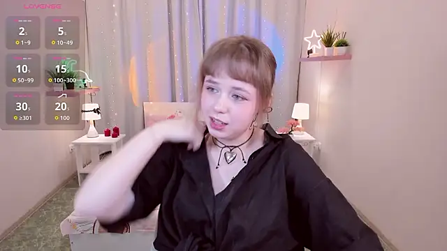 Snapshot of LeonaHicks chatting on March 28, 2026, 6:02 am LeonaHicks online show from March 28, 2026, 6:02 am