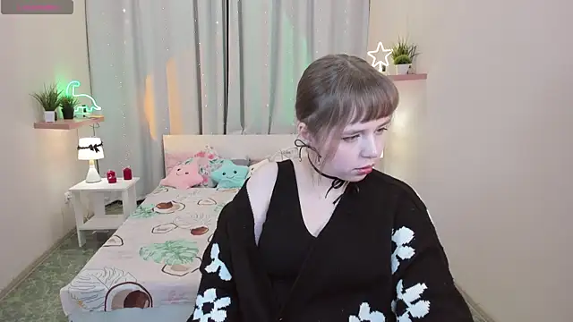 Snapshot of LeonaHicks chatting on March 31, 2026, 6:14 am LeonaHicks online show from March 31, 2026, 6:14 am