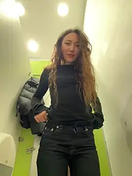 SaintSquirt online show from April 22, 2026, 9:22 am