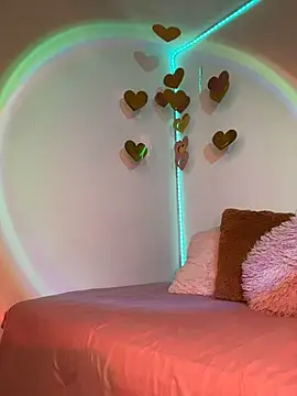 GiannaMagari  online show from April 24, 2026, 9:39 pm
