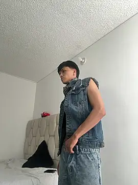 LYAN DYLAN online show from March 29, 2026, 8:42 pm