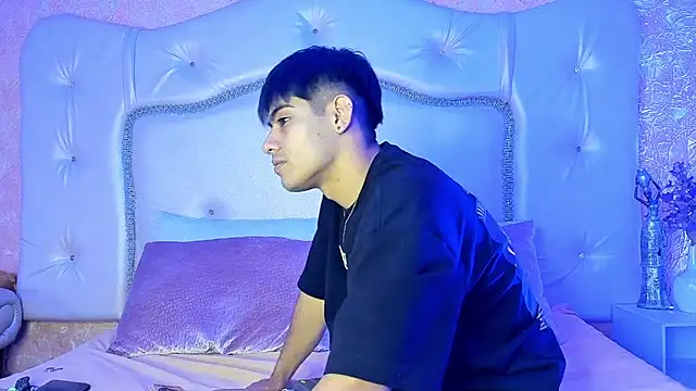 TylerCruz   online show from April 7, 2026, 3:12 pm