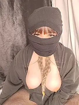 NomiHana online show from June 13, 2026, 2:31 am