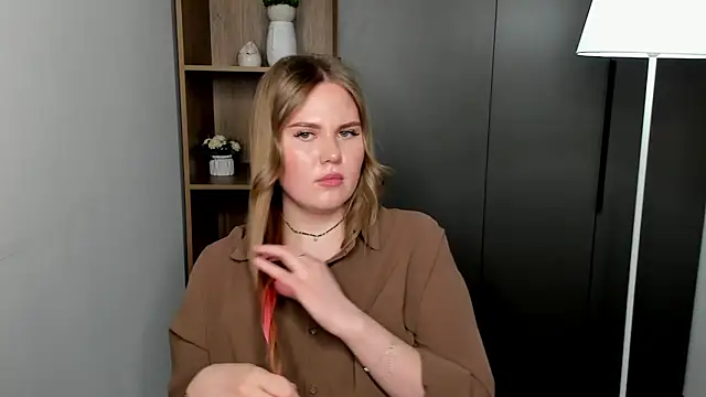 PaulinaBigley online show from April 1, 2026, 1:41 pm