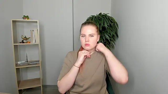 PaulinaBigley online show from April 5, 2026, 9:39 am