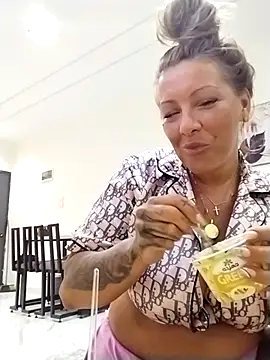 Exotic ParisX online show from April 1, 2026, 4:15 pm