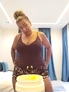 Exotic ParisX online show from April 8, 2026, 6:35 am