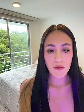 Snapshot of SerenaFox_ chatting on May 4, 2026, 8:16 pm SerenaFox online show from May 4, 2026, 8:16 pm