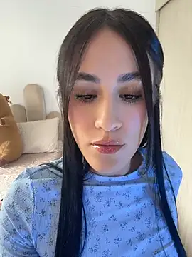 Snapshot of SerenaFox_ chatting on May 7, 2026, 8:14 pm SerenaFox online show from May 7, 2026, 8:14 pm