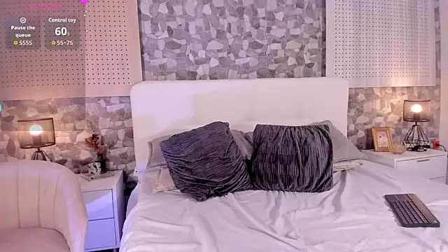 Snapshot of Ambar-Rouse chatting on April 3, 2026, 7:45 pm Ambar-Rouse online show from April 3, 2026, 7:45 pm