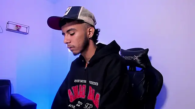 Red 4KT online show from March 25, 2026, 9:43 pm