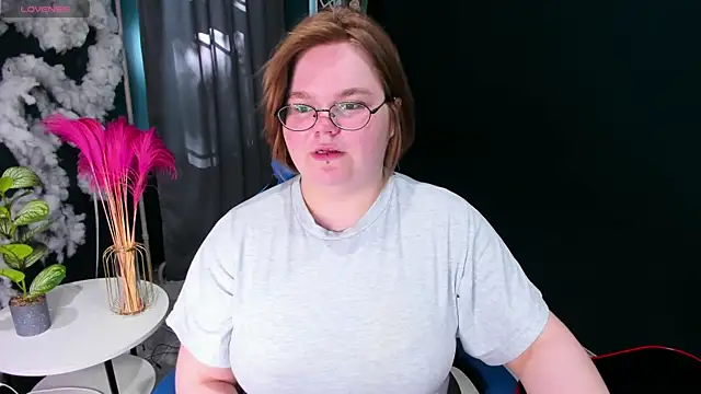 Snapshot of Maneela_Kennedy chatting on May 27, 2026, 11:18 am Maneela Kennedy online show from May 27, 2026, 11:18 am