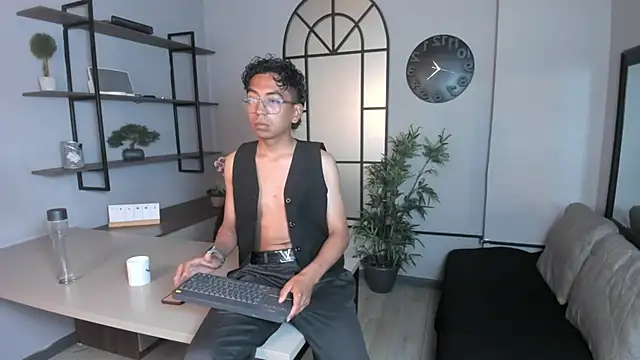 mike salaz online show from March 27, 2026, 7:36 am