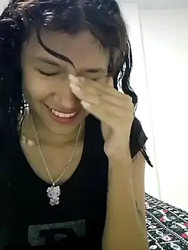 Yi Uzi online show from May 15, 2026, 11:12 pm