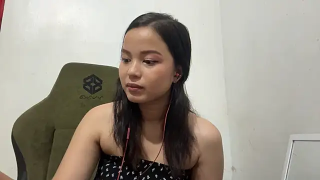 ChristenaShogren online show from April 2, 2026, 1:09 pm