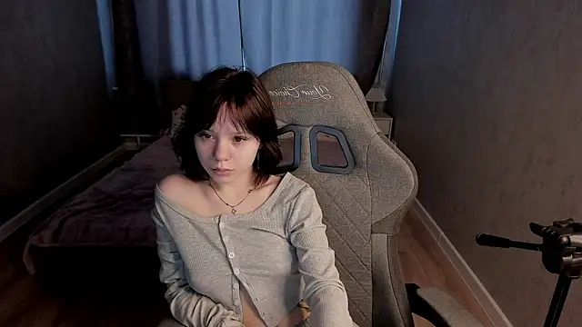 Snapshot of Loly_Cuttie chatting on May 28, 2026, 1:03 am Loly Cuttie online show from May 28, 2026, 1:03 am