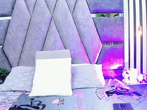 Snapshot of WinnieClarke chatting on March 28, 2026, 11:54 am WinnieClarke online show from March 28, 2026, 11:54 am