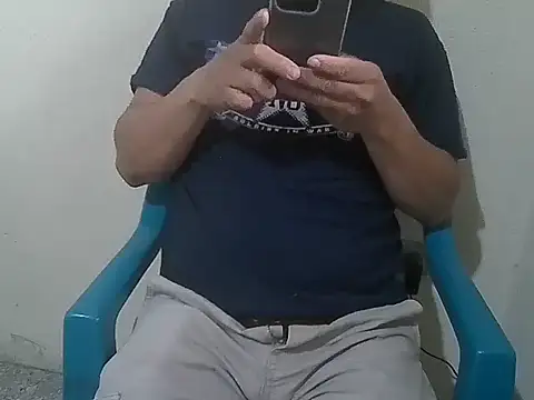 Luis-Armando online show from April 7, 2026, 9:04 pm